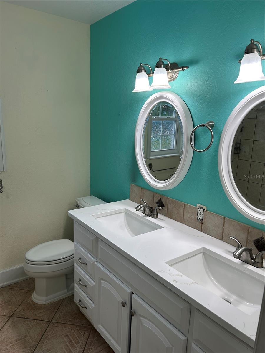 ROBERTSONS R E - Residential Lease