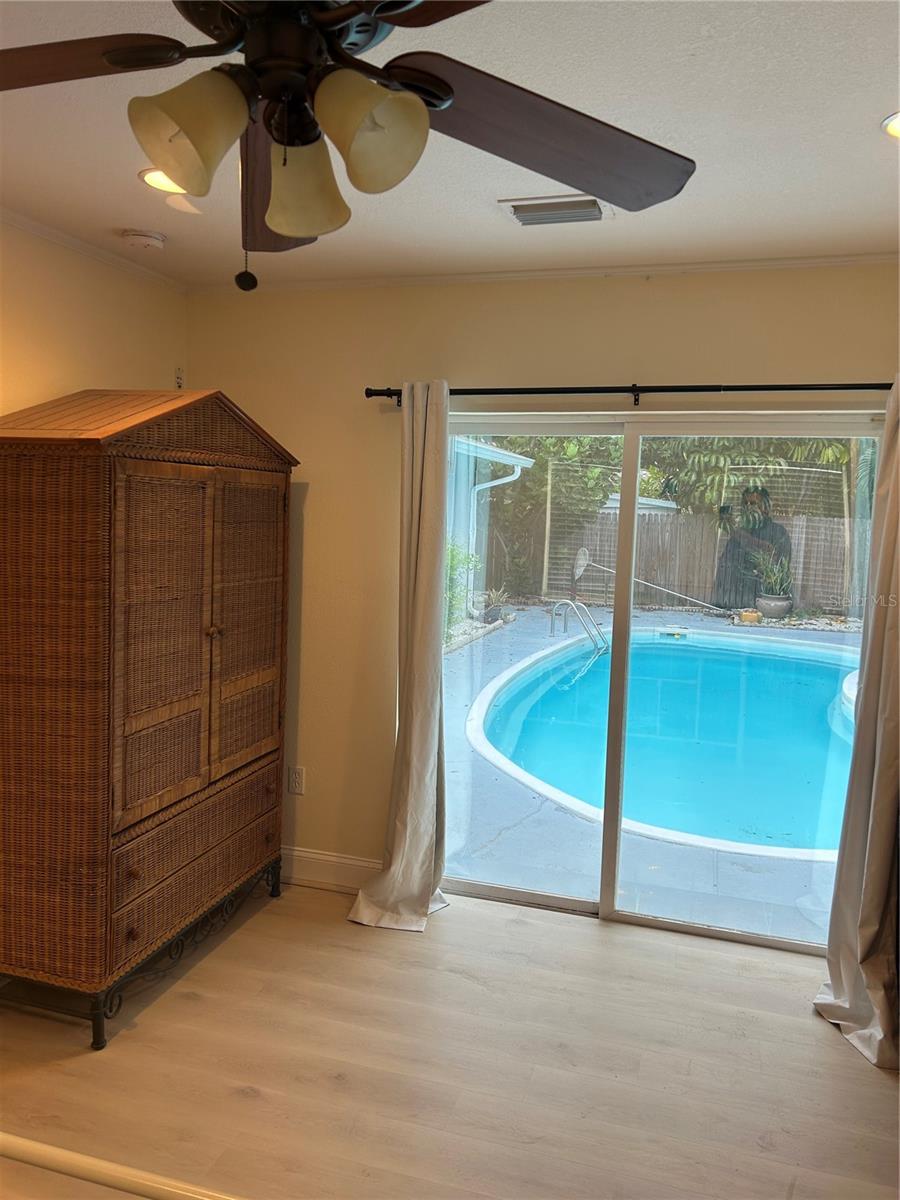 ROBERTSONS R E - Residential Lease