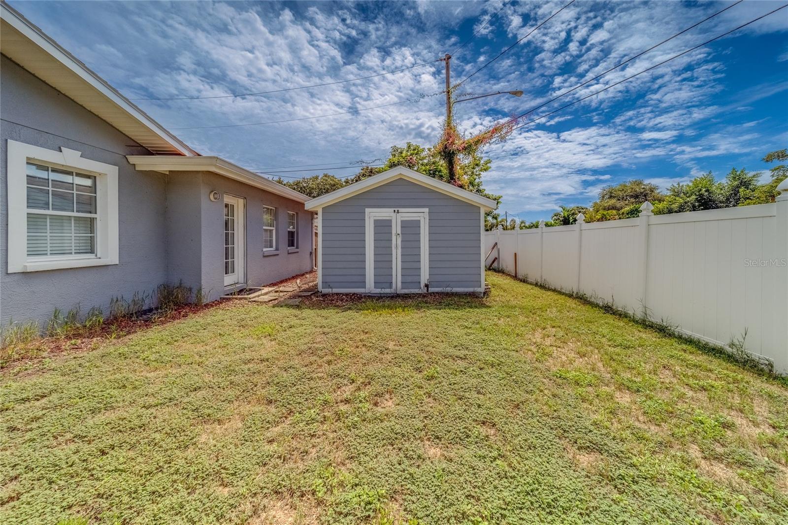 ROBERTSONS R E - Residential Lease