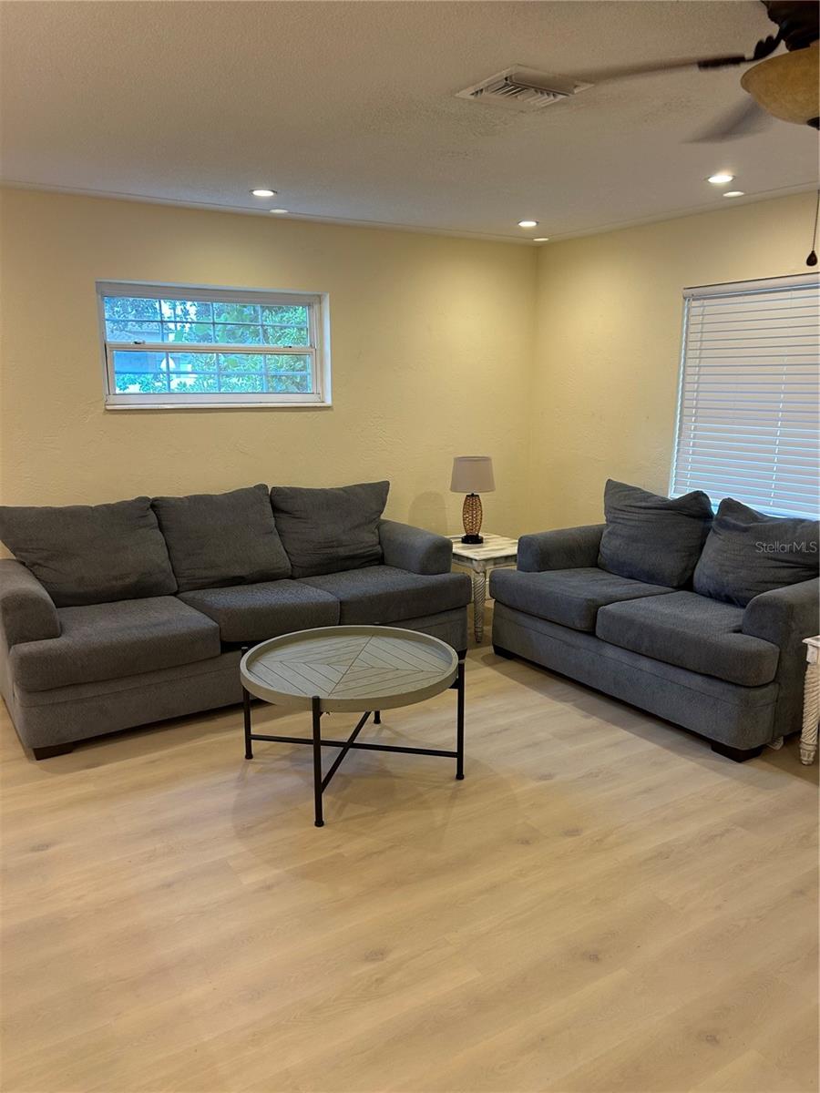 ROBERTSONS R E - Residential Lease