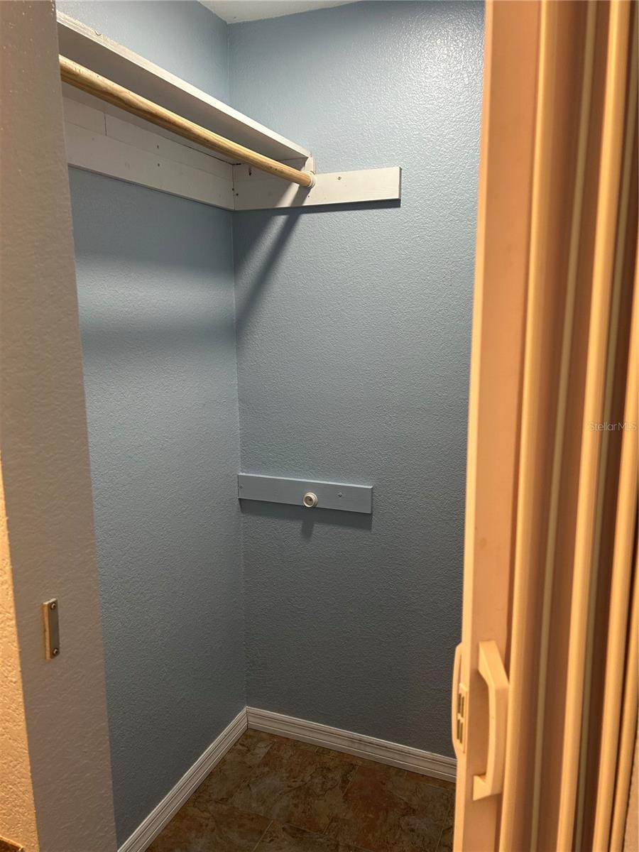 ROBERTSONS R E - Residential Lease
