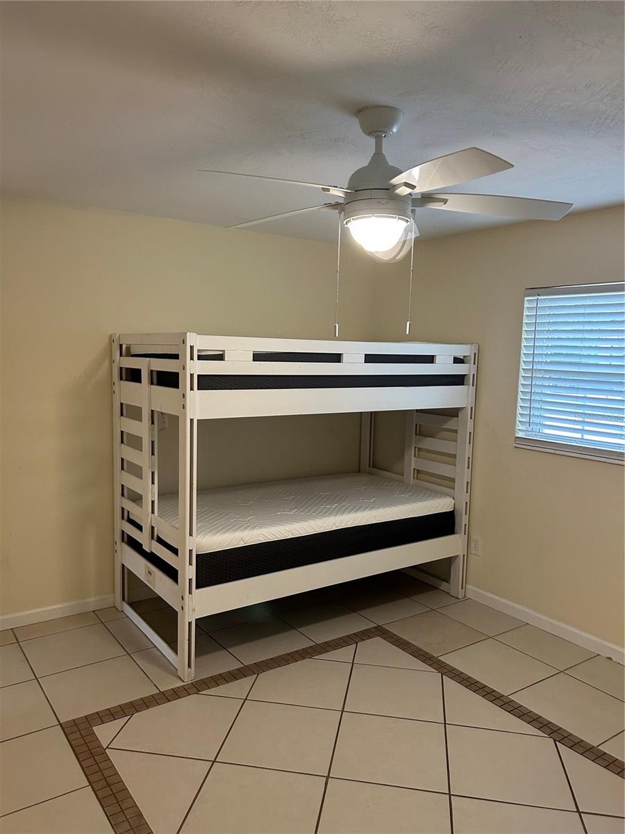 ROBERTSONS R E - Residential Lease