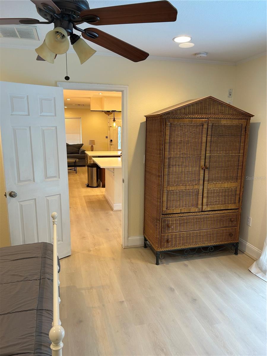 ROBERTSONS R E - Residential Lease