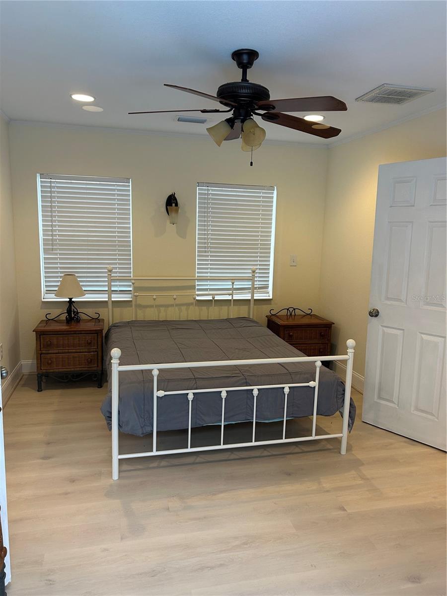 ROBERTSONS R E - Residential Lease