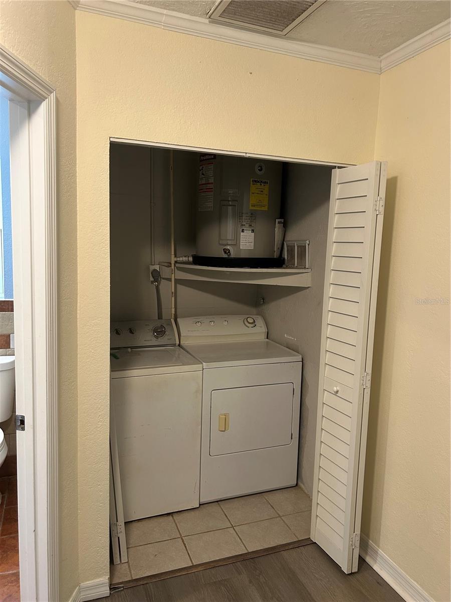 ROBERTSONS R E - Residential Lease