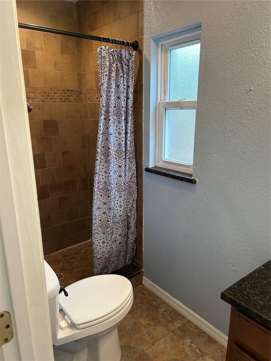 ROBERTSONS R E - Residential Lease