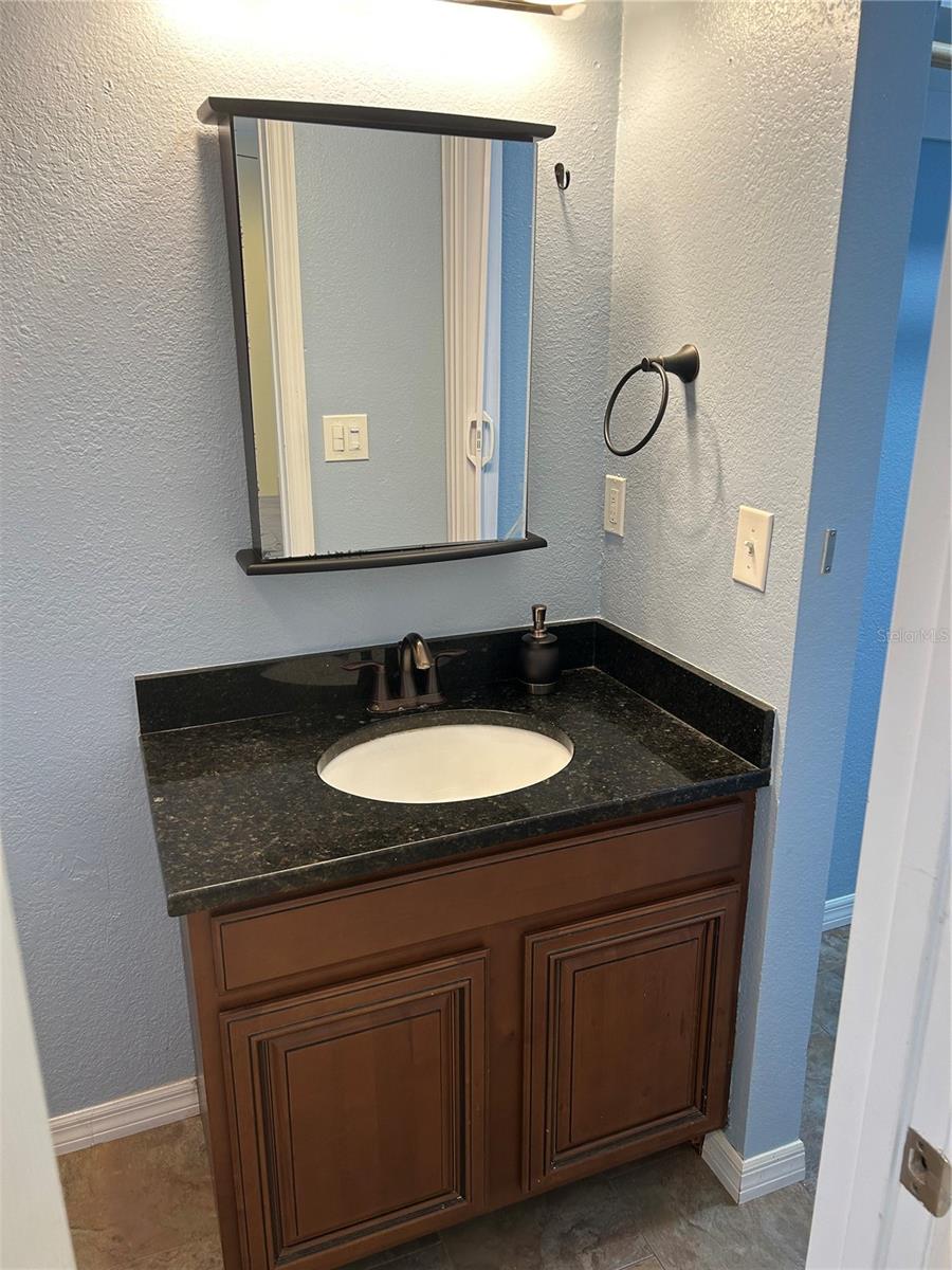 ROBERTSONS R E - Residential Lease