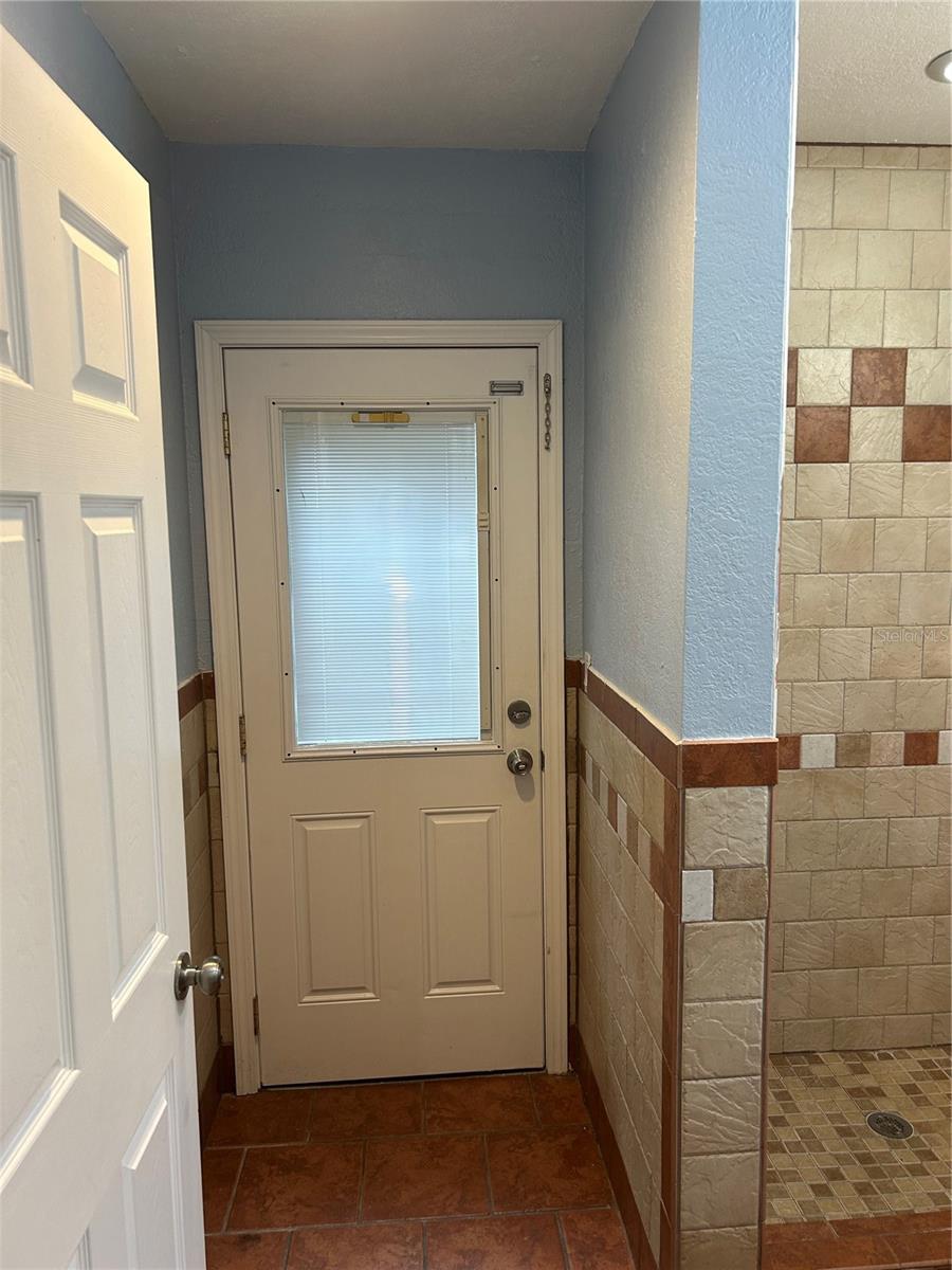 ROBERTSONS R E - Residential Lease