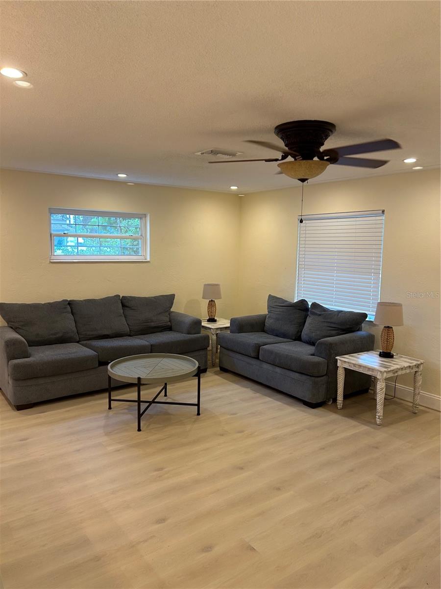 ROBERTSONS R E - Residential Lease