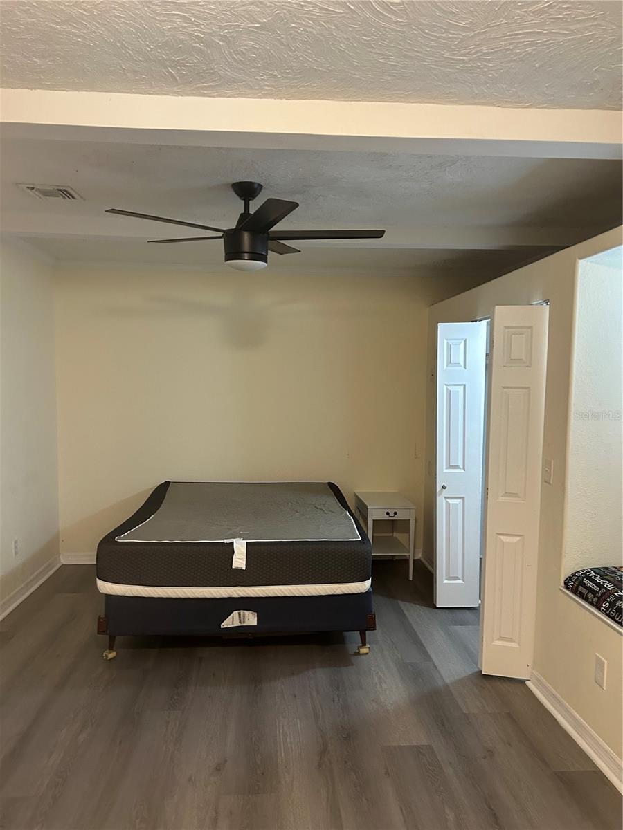 ROBERTSONS R E - Residential Lease