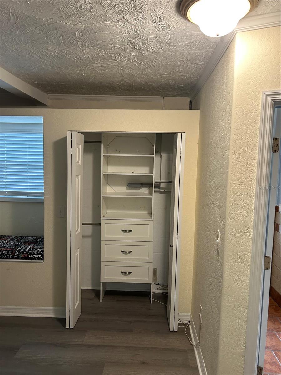 ROBERTSONS R E - Residential Lease