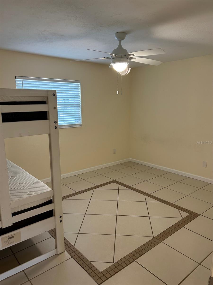 ROBERTSONS R E - Residential Lease