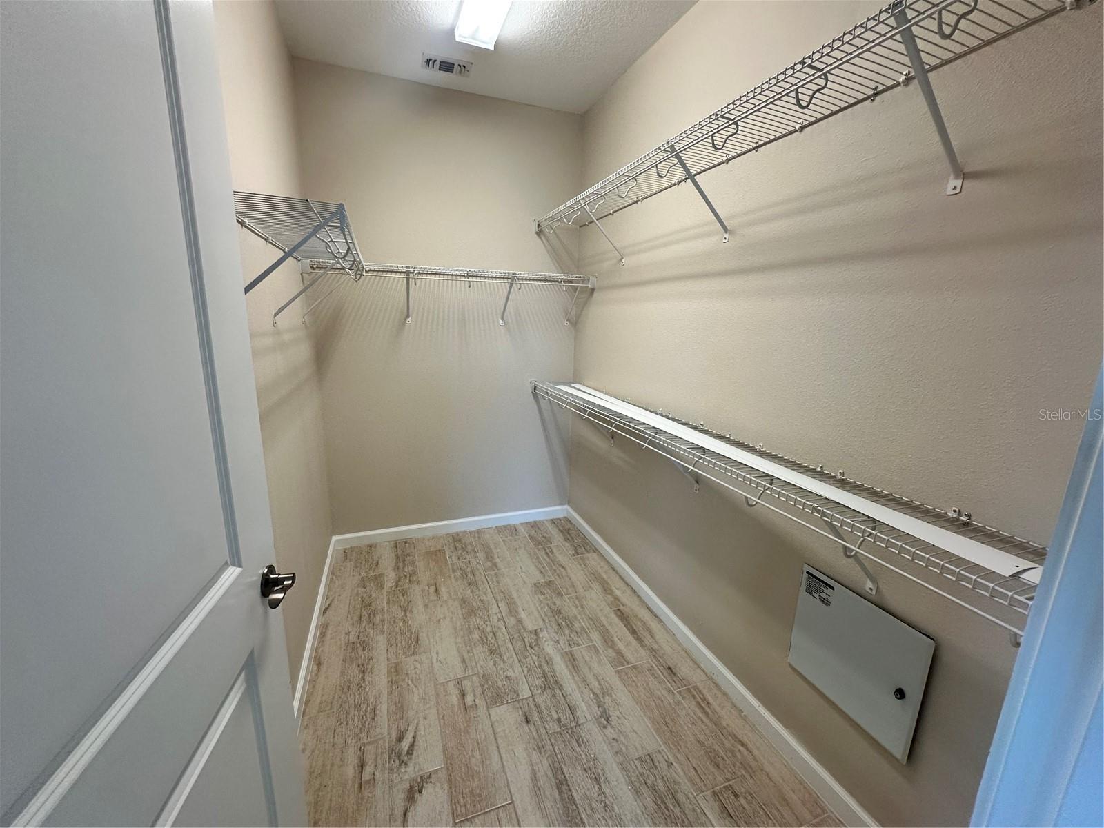 ENCLAVE/FRST LAKES - Residential Lease