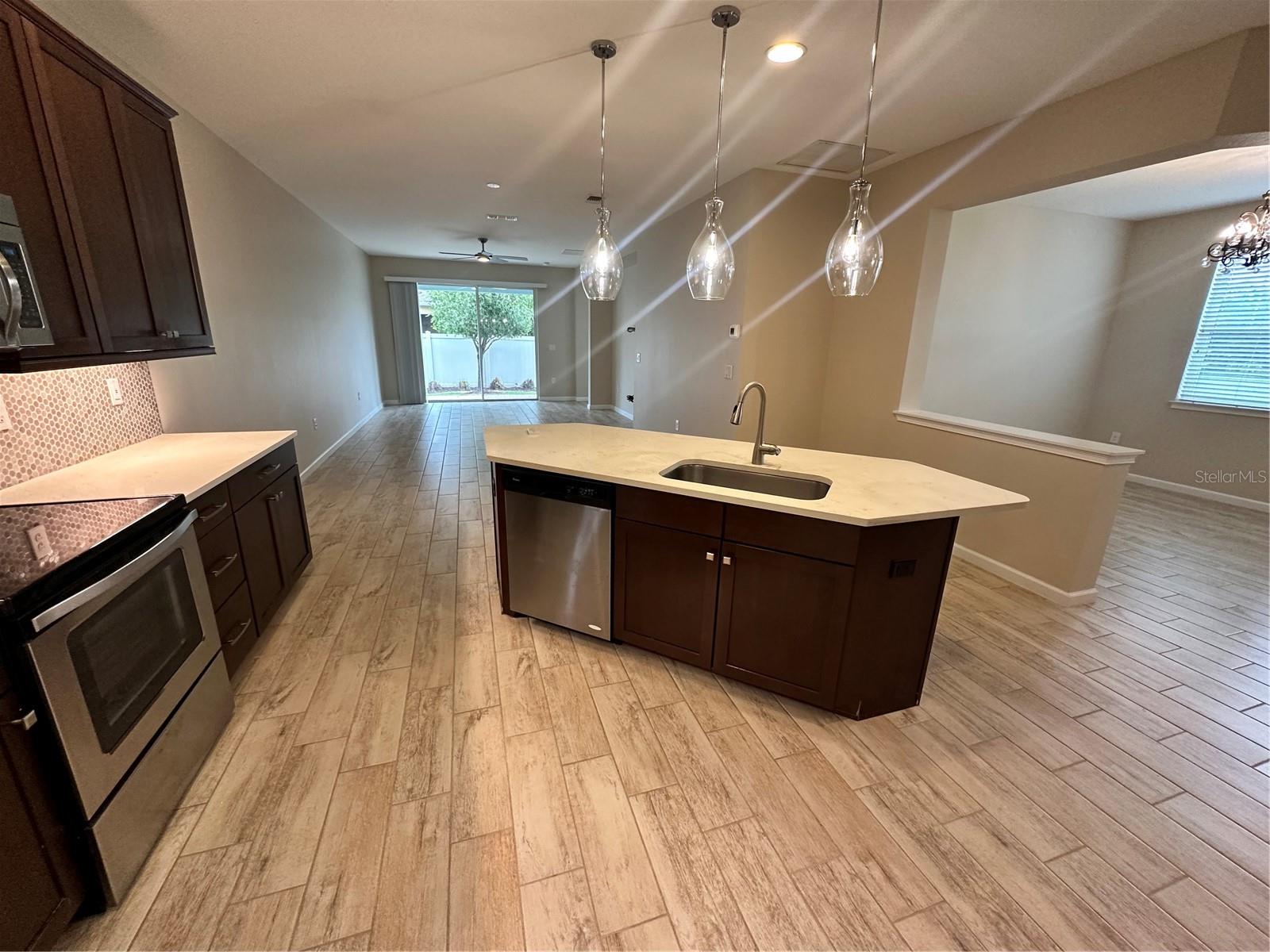 ENCLAVE/FRST LAKES - Residential Lease