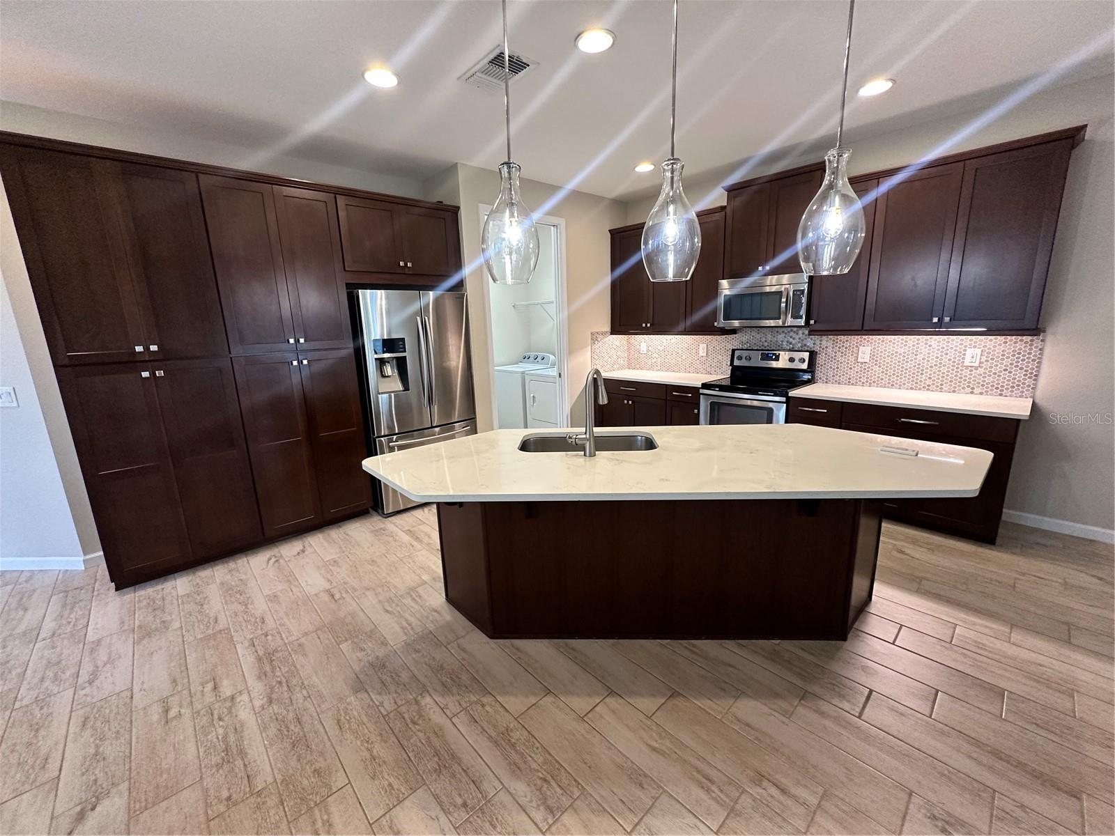 ENCLAVE/FRST LAKES - Residential Lease