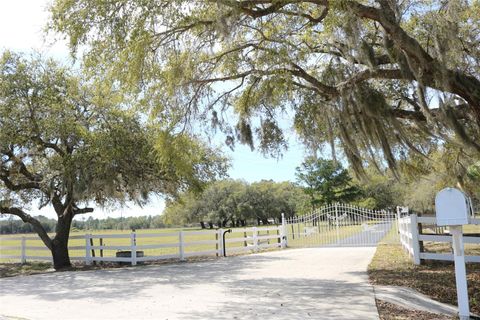 A home in LAKE WALES