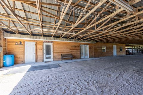 A home in LAKE WALES