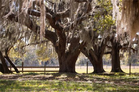 A home in LAKE WALES