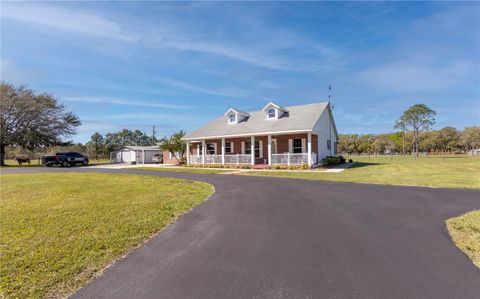 A home in LAKE WALES