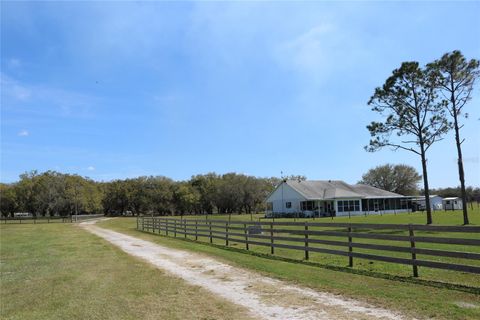 A home in LAKE WALES