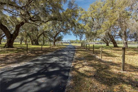 A home in LAKE WALES