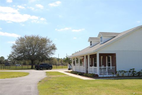 A home in LAKE WALES