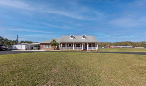 A home in LAKE WALES