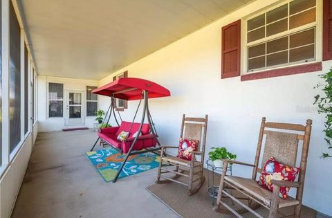 A home in LAKE WALES