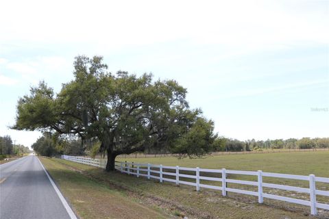 A home in LAKE WALES