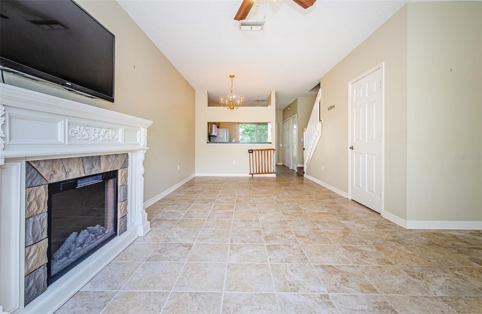 1241 REDONDO WAY
