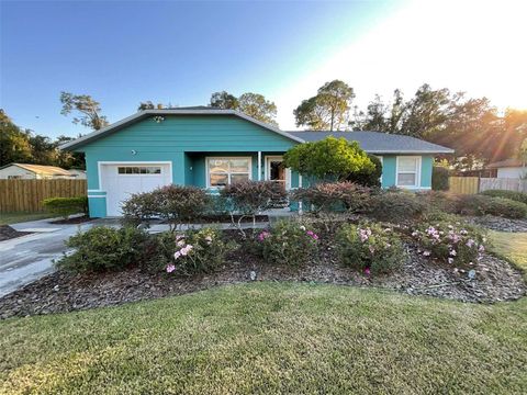 Photo of 616 Kings Lane SW, Winter Haven, FL 33880 (MLS # O6363915)