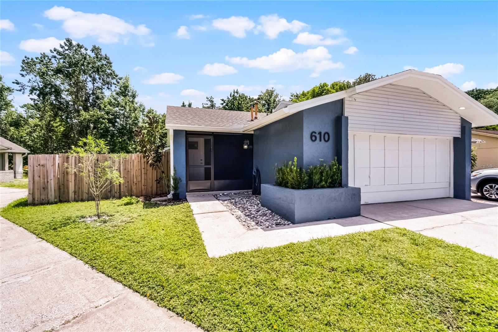 610 HUNTLY LANE