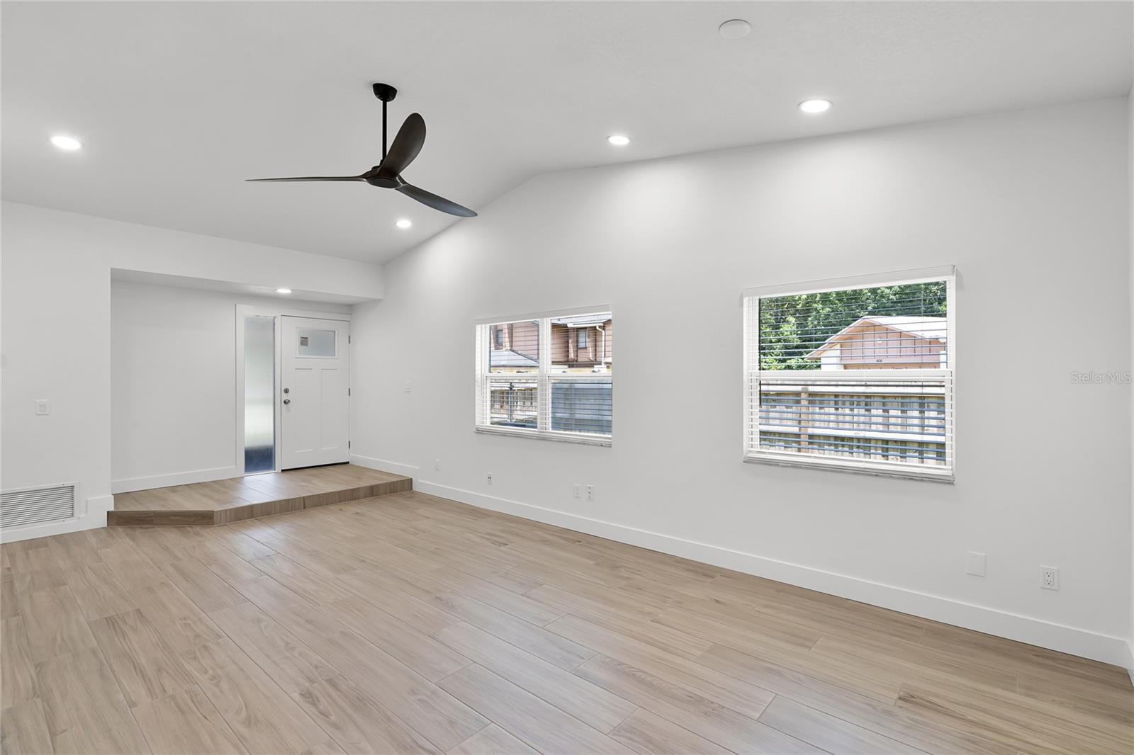 610 HUNTLY LANE