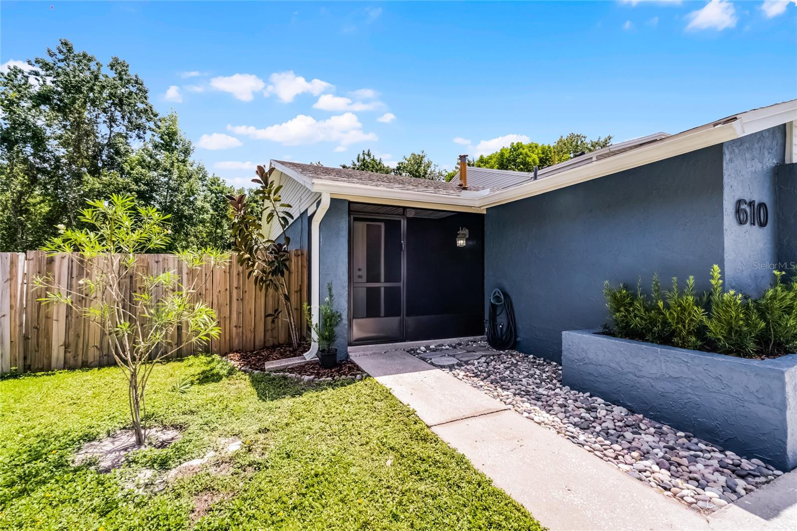 610 HUNTLY LANE