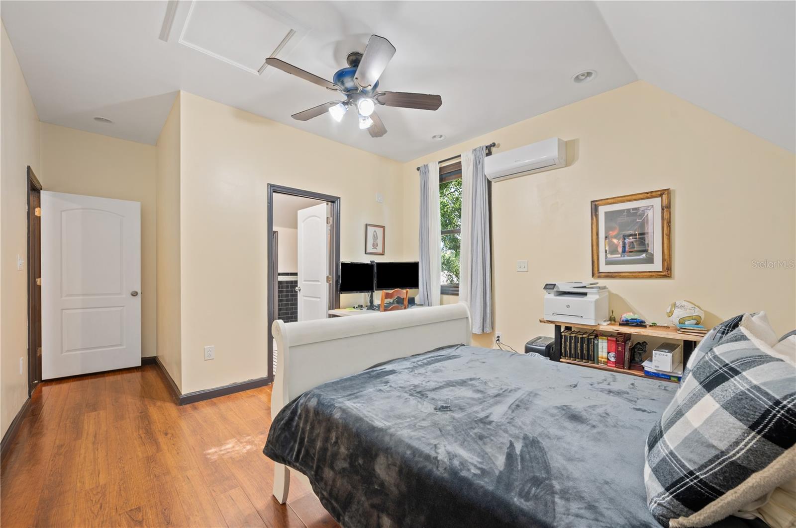 HOOKERS SUB - Residential