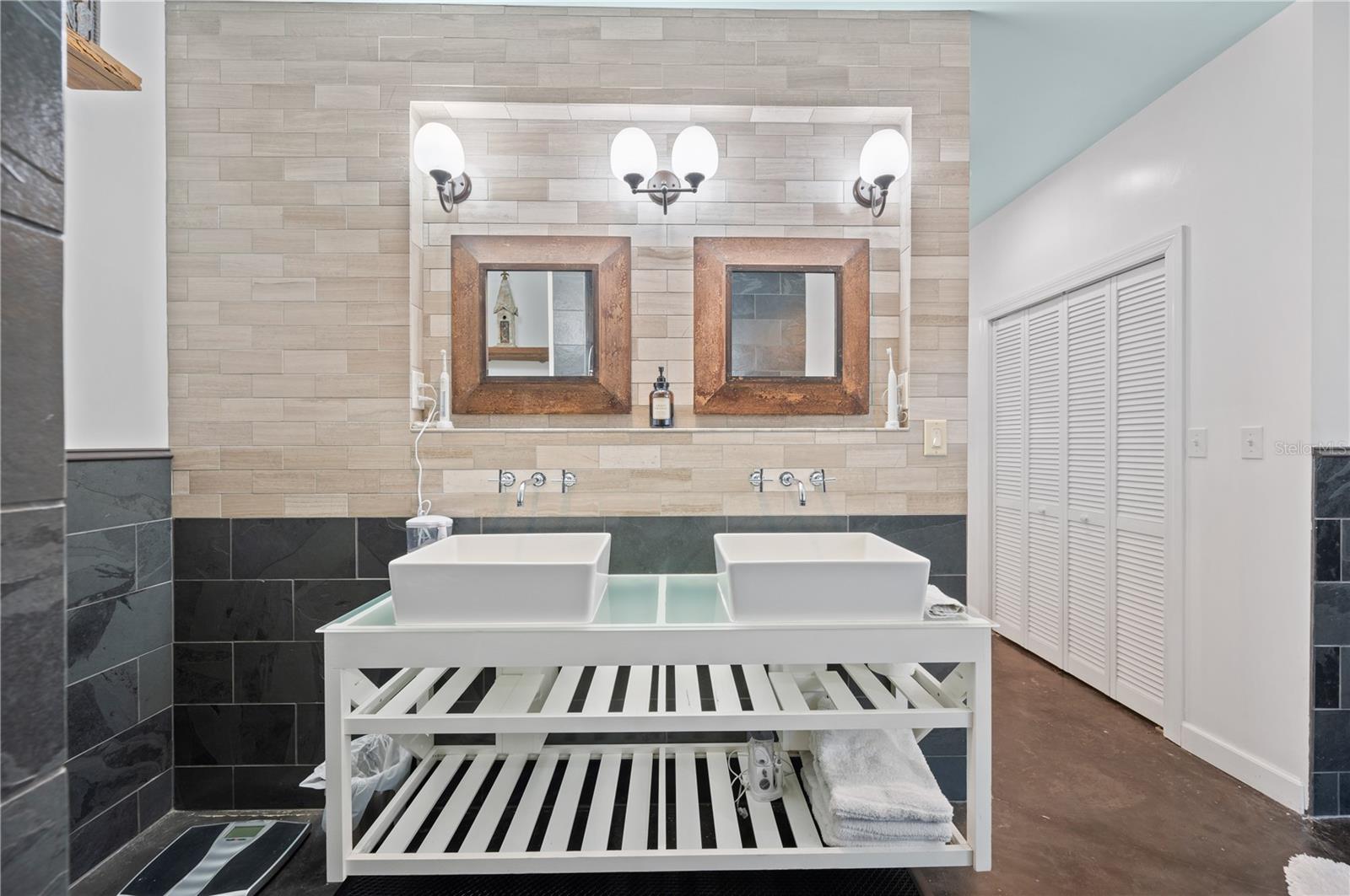 HOOKERS SUB - Residential