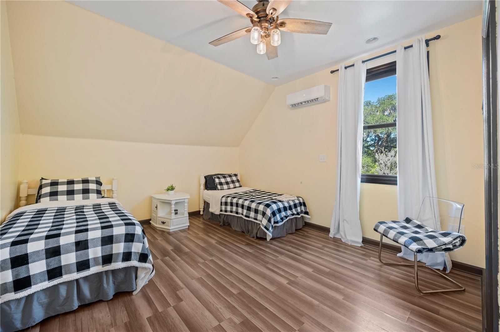 HOOKERS SUB - Residential