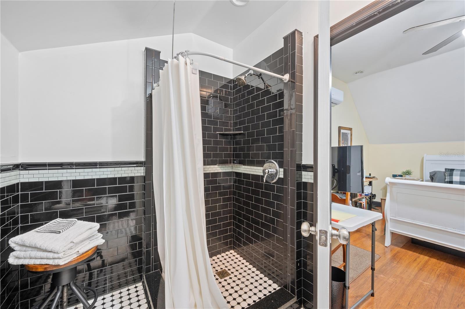 HOOKERS SUB - Residential