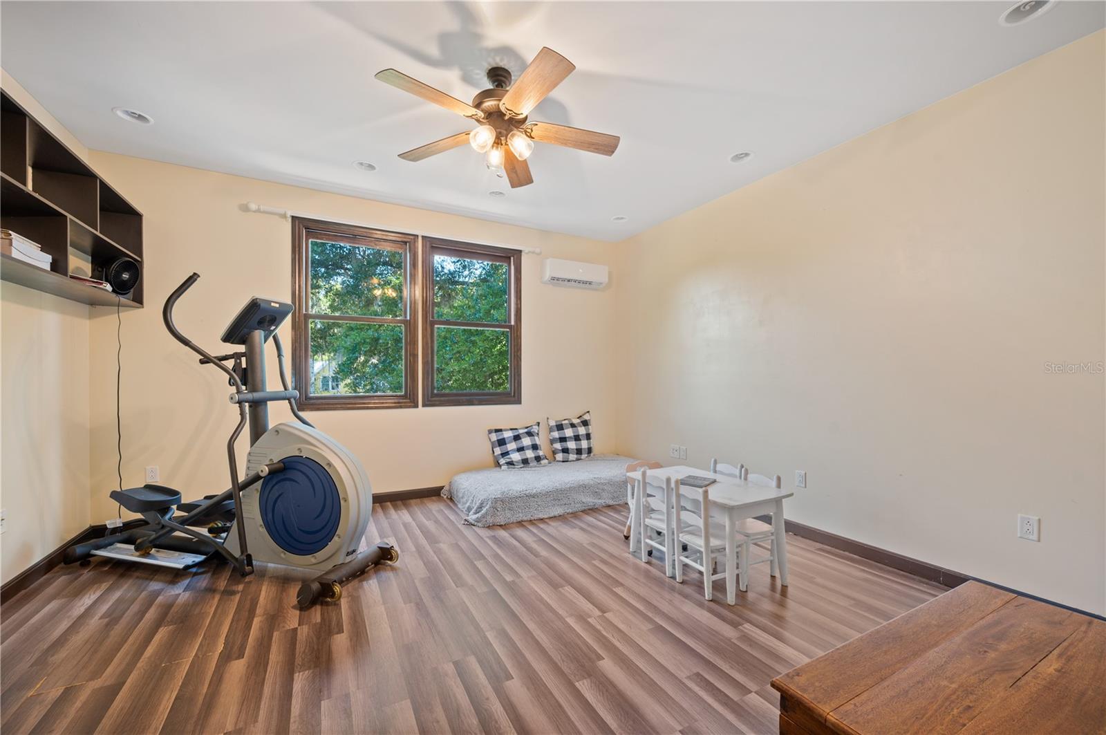 HOOKERS SUB - Residential