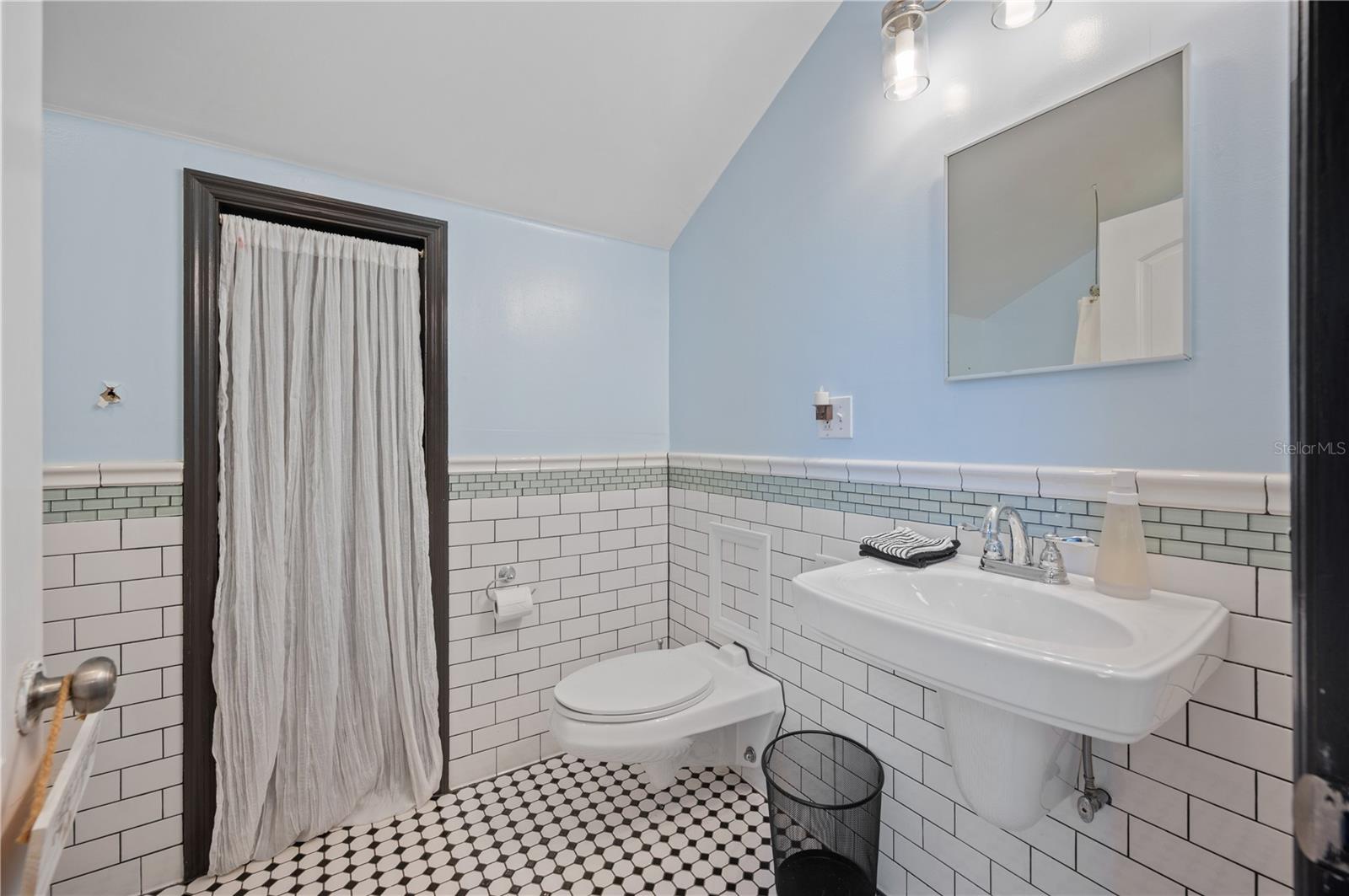 HOOKERS SUB - Residential