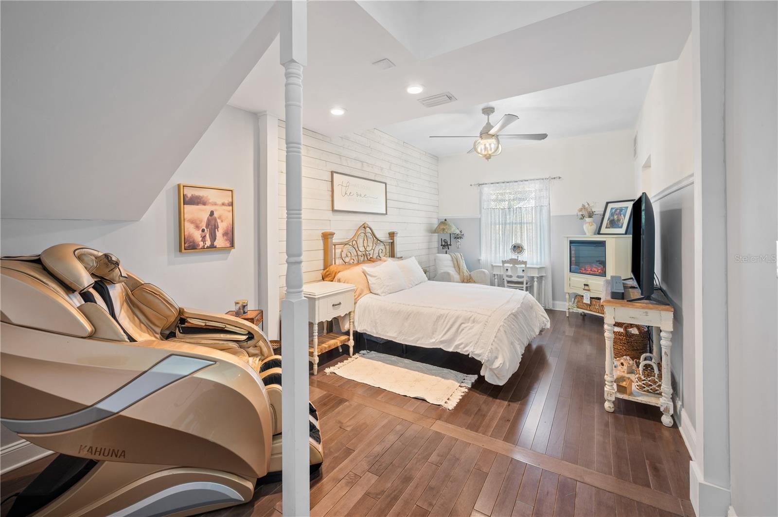 HOOKERS SUB - Residential