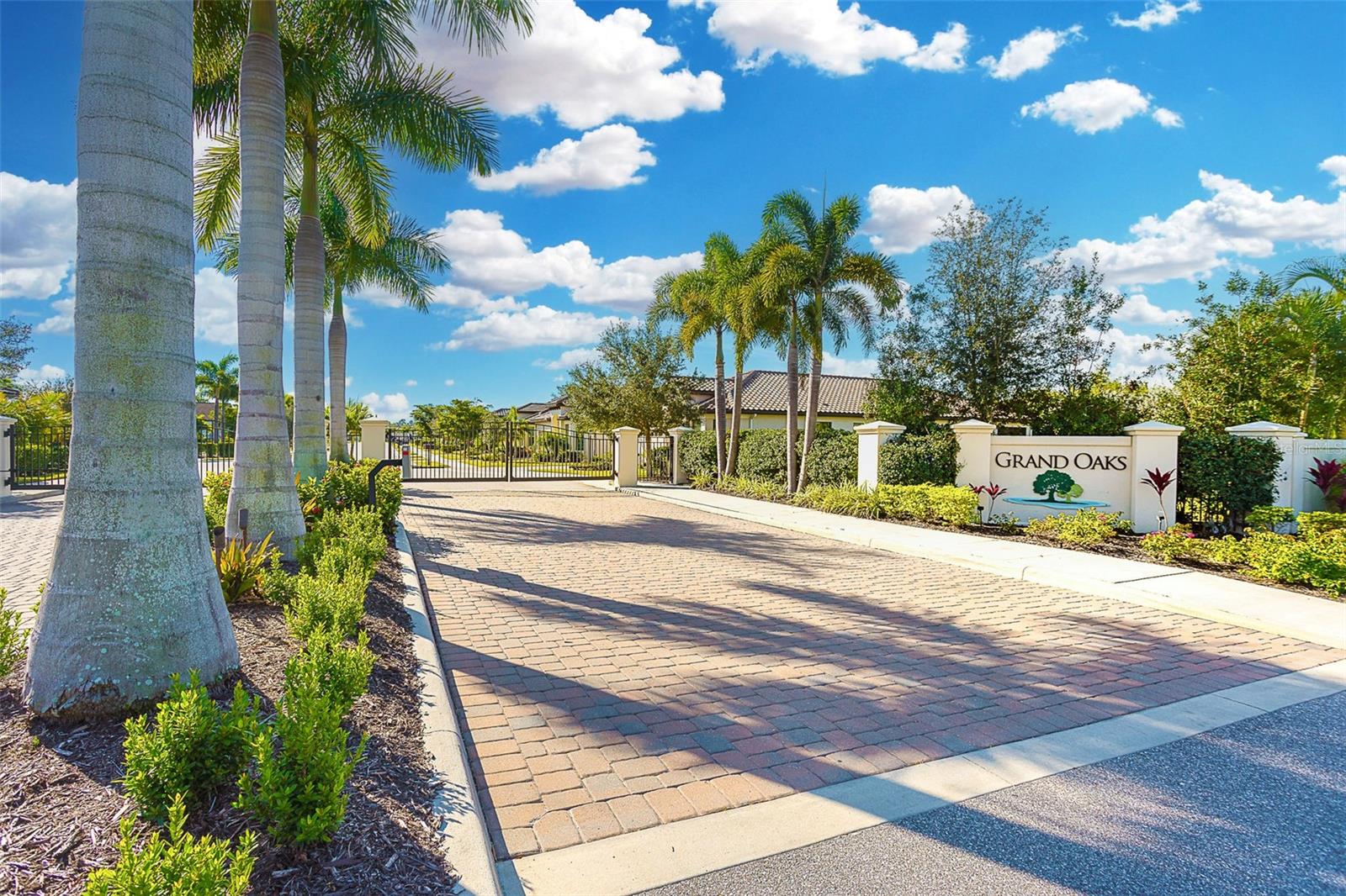 GRAND OAKS - Residential