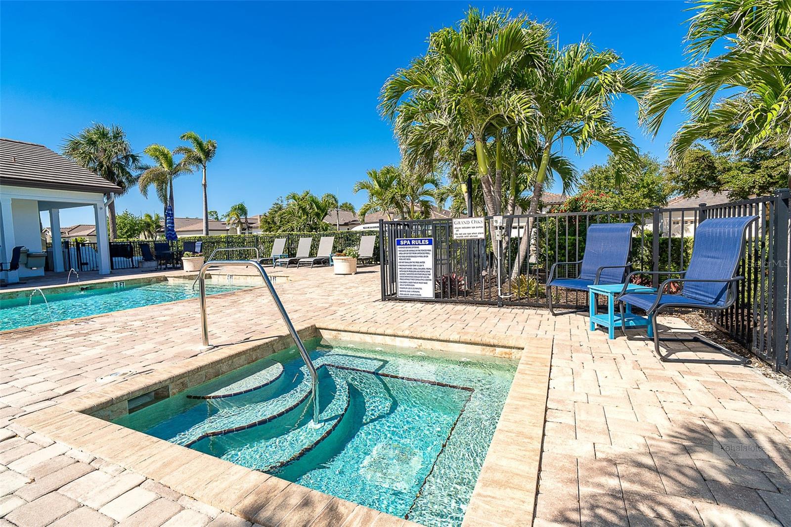 GRAND OAKS - Residential