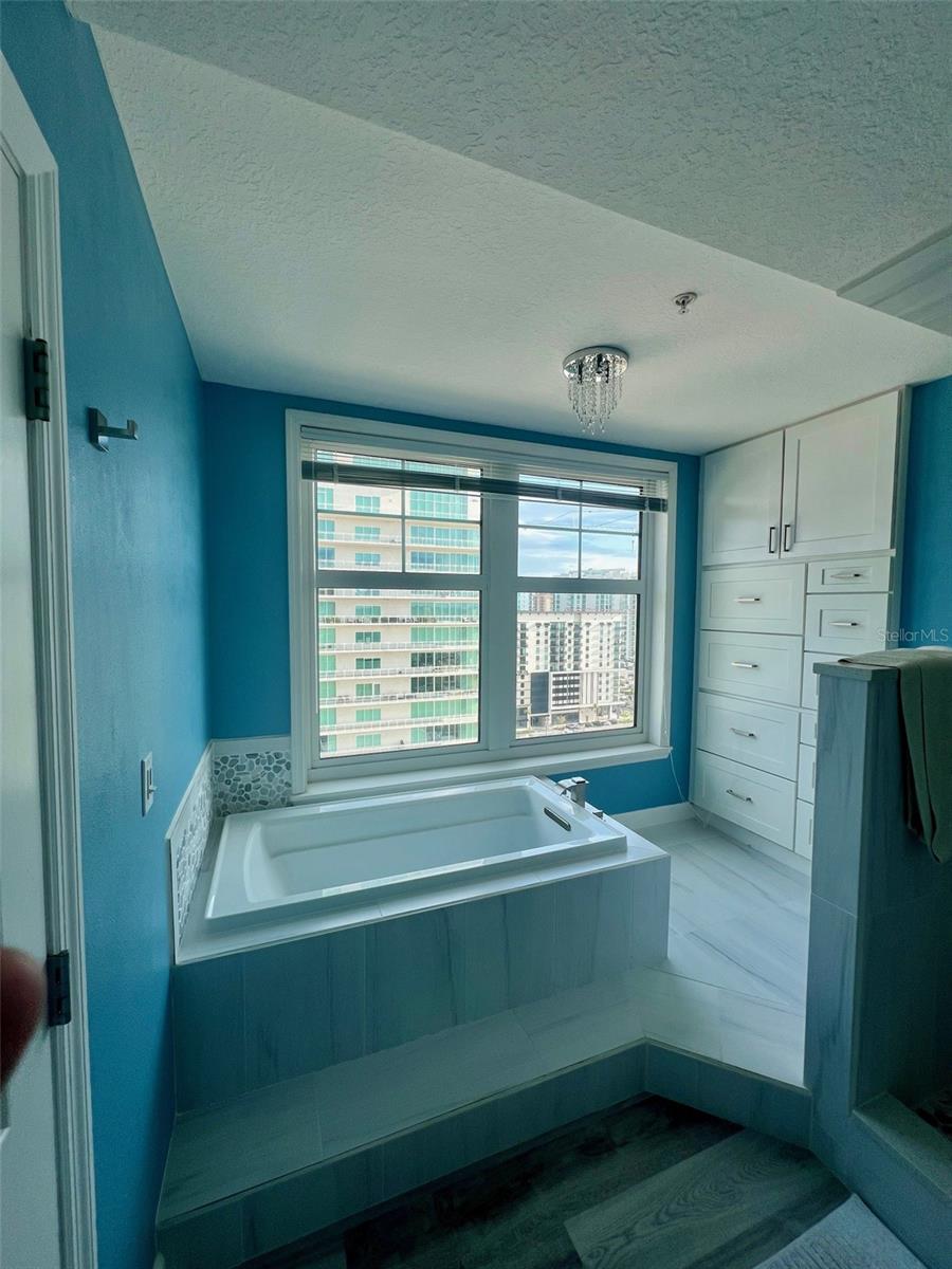 RENAISSANCE 1 - Residential Lease