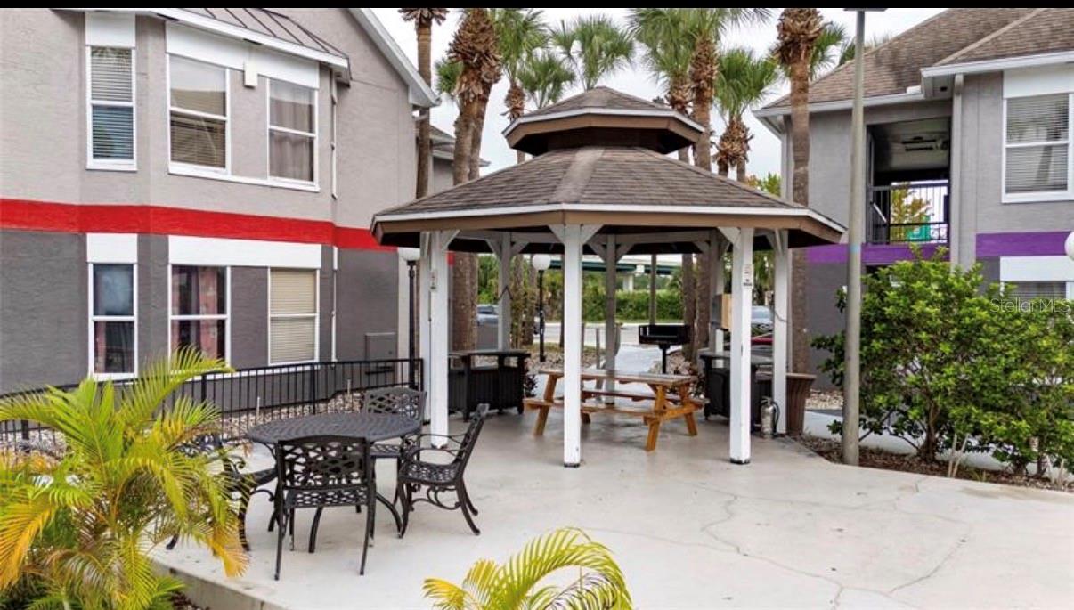 PARKWAY PALMS RESORT MAINGATE CONDO - Residential