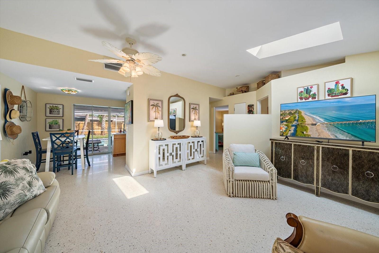 270 W SEMINOLE DRIVE