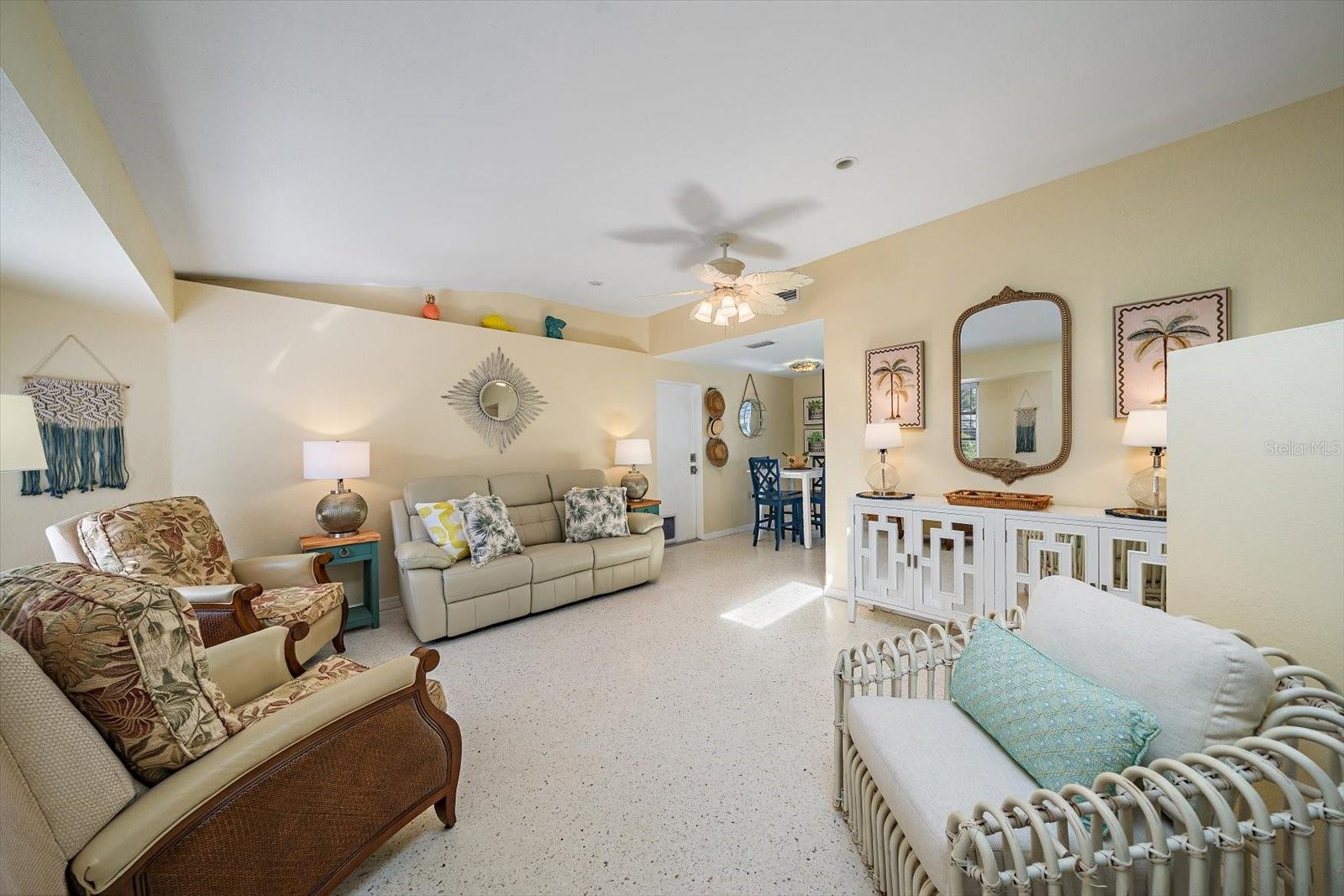 270 W SEMINOLE DRIVE
