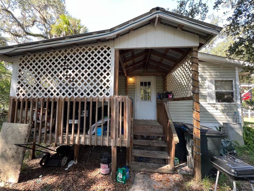 Fantastic opportunity in Hernando! This 3/2 mobile home needs some light repairs but has tons of potential. Great bones, solid layout, and priced to move quickly. Act fast — homes at this price go quick!