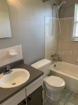 PINE CREST ADD HOLLY HILL - Residential Lease