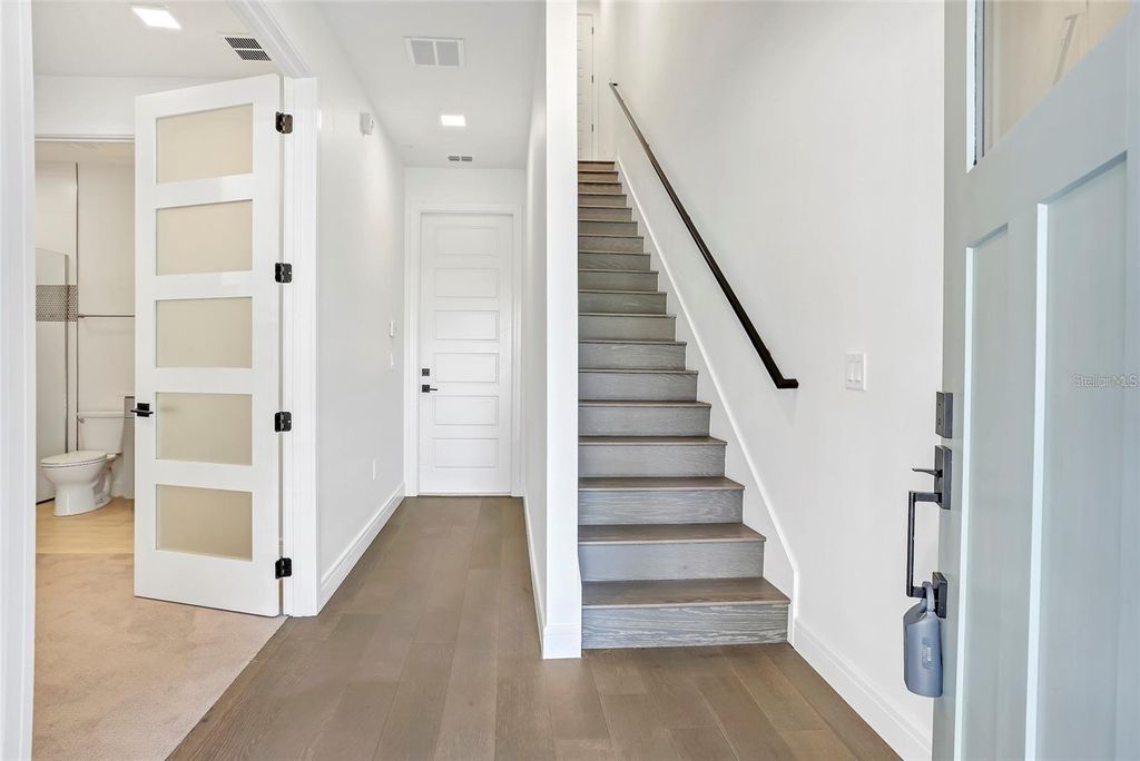 Photo of 212 E Pineloch Avenue, Orlando, FL 32806 (MLS # O6398403)